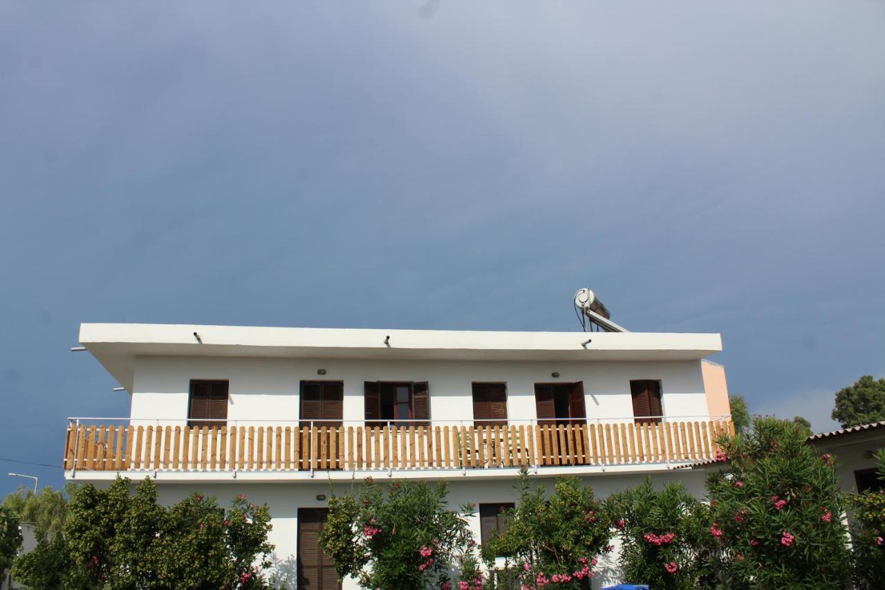 Anastazia'S Seaside Apartments Roda  Dış mekan fotoğraf