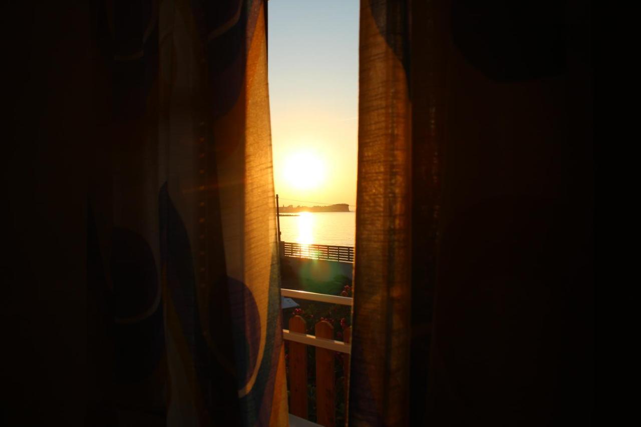 Anastazia'S Seaside Apartments Roda  Dış mekan fotoğraf