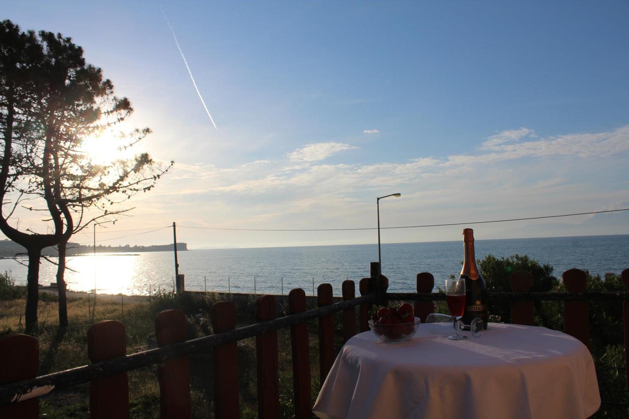 Anastazia'S Seaside Apartments Roda  Dış mekan fotoğraf